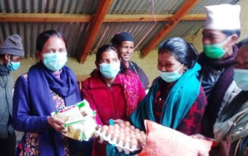 हिमा गाउँपालिकामा सुत्केरीलाई पोषिलो खाना, बच्चालाई न्यानो कपडा